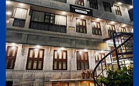 Townhouse Oak Varanasi Ganga Ghat